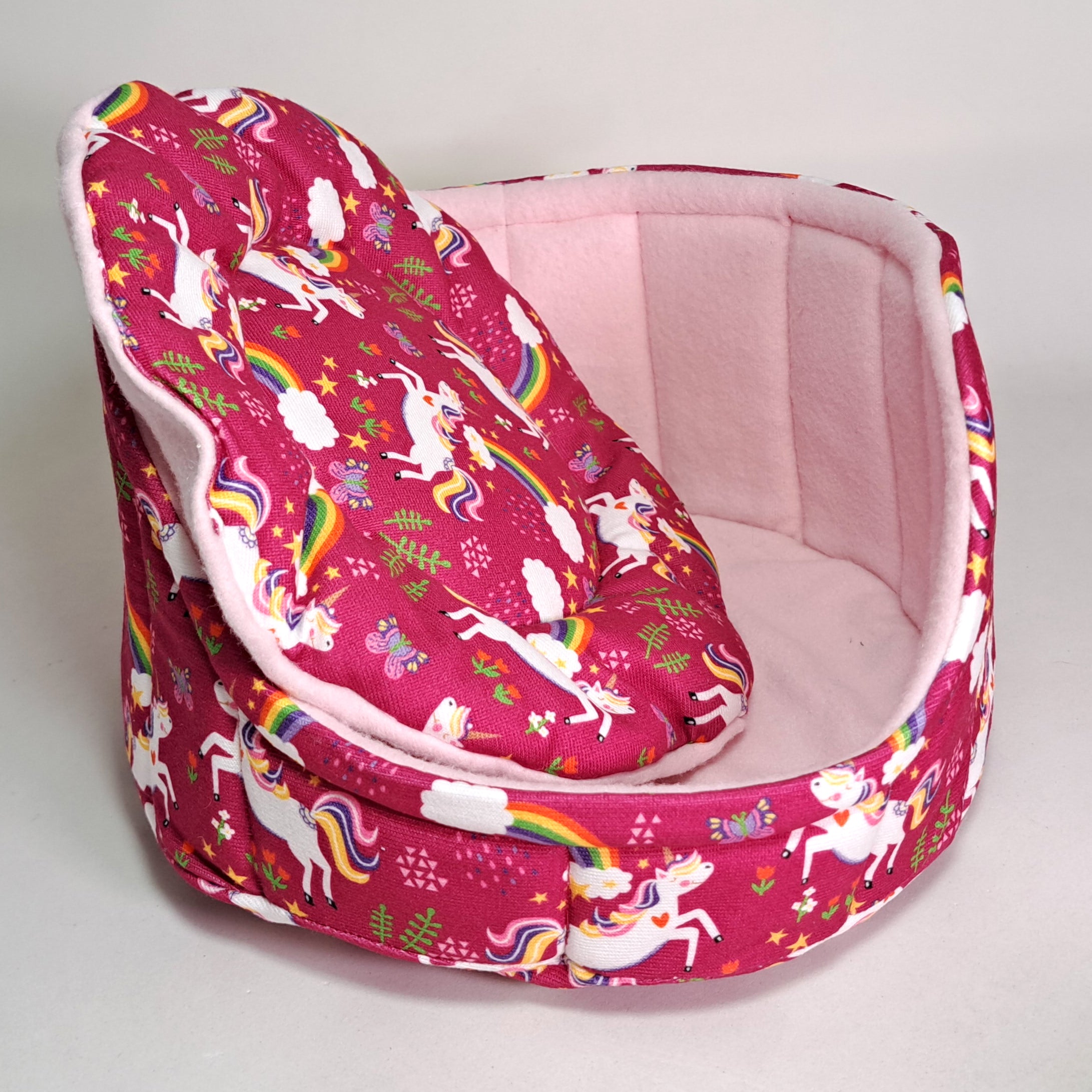 Cama con suave y acogedora para cuyo