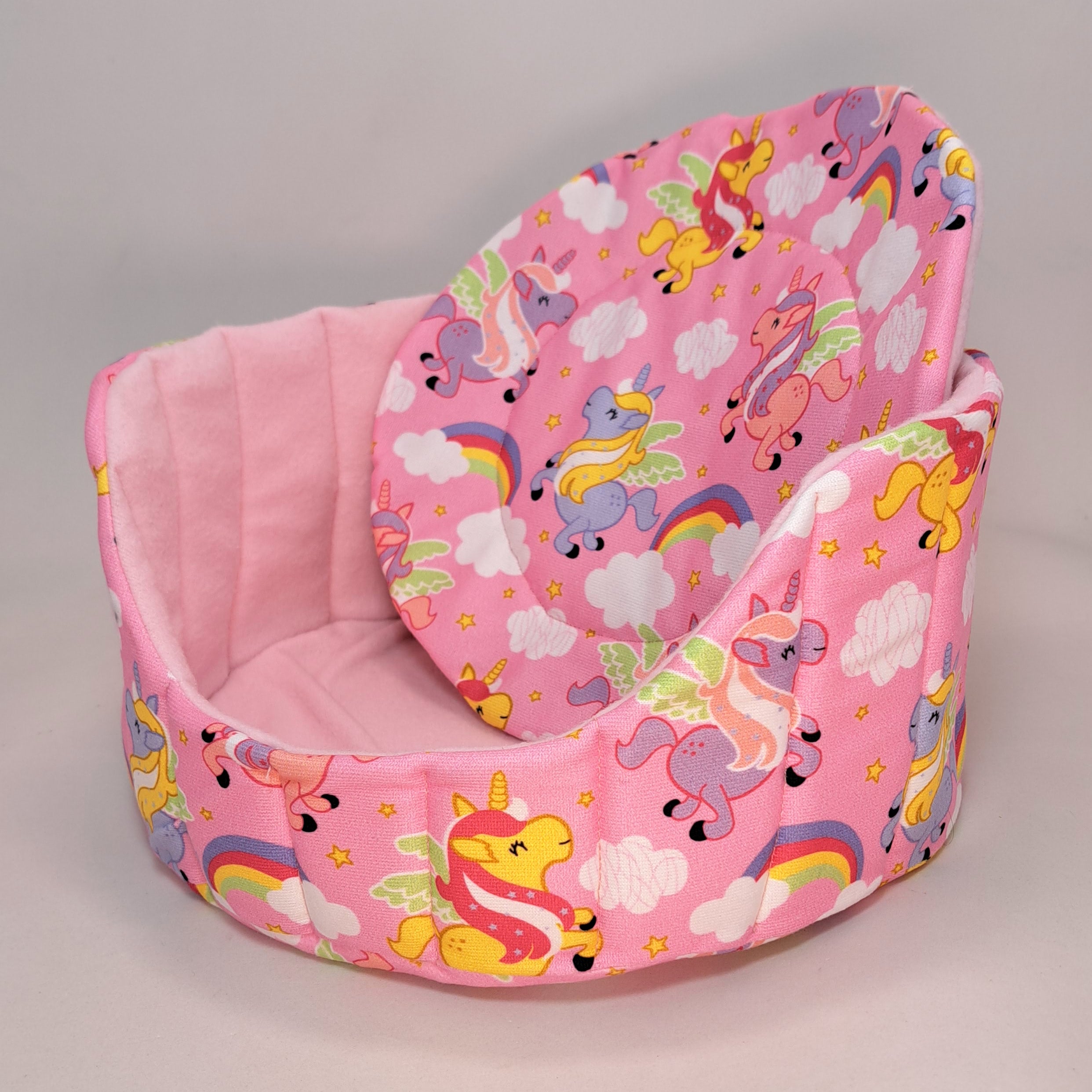 Cama con suave y acogedora para cuyo