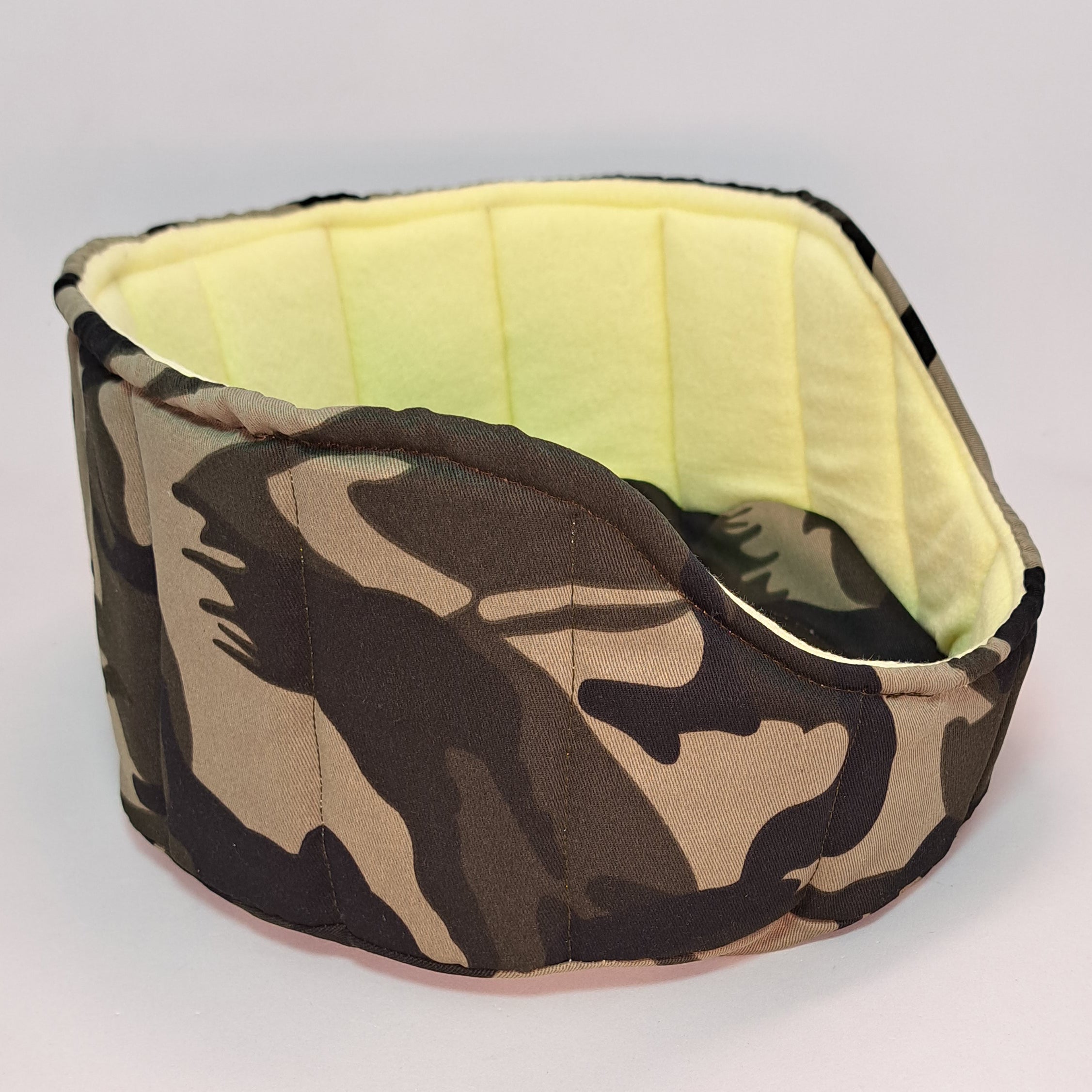 Cama con suave y acogedora para cuyo