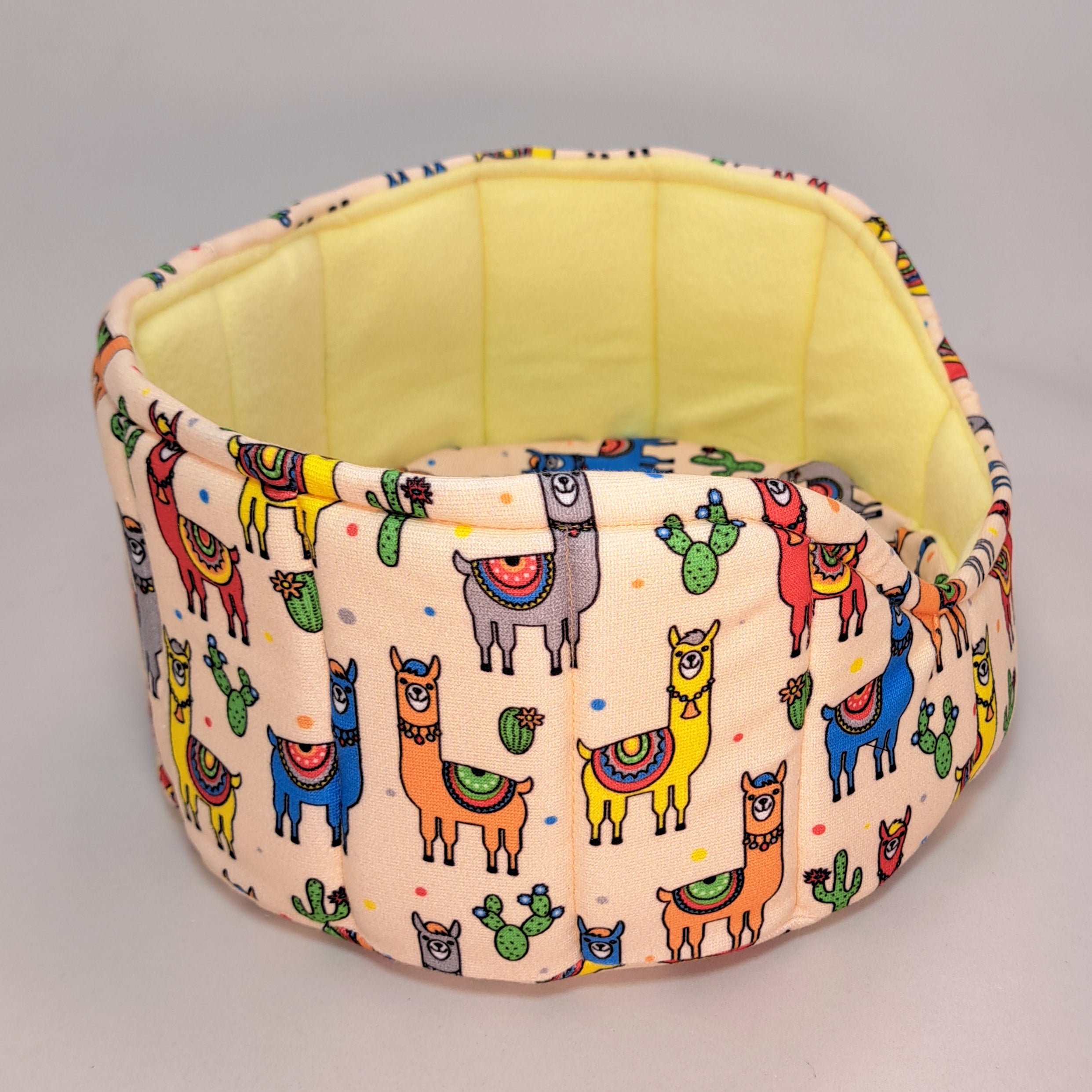 Cama con suave y acogedora para cuyo