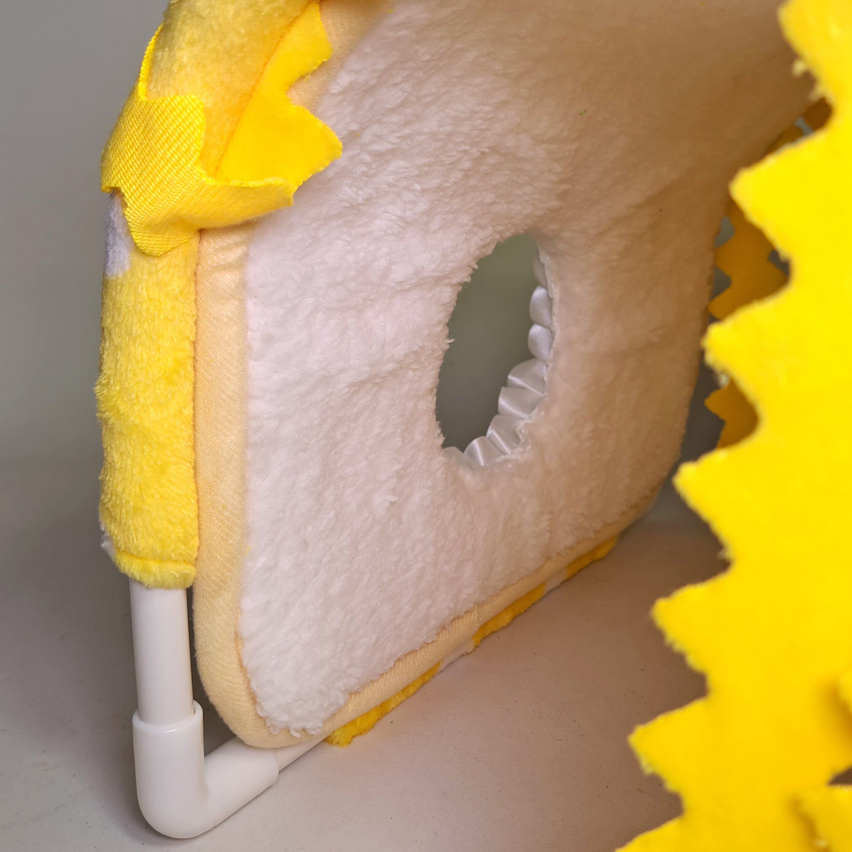 Tunel escondite de tela armable para cuyo amarillo